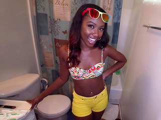 Bathroom Banging with Cameraguy and Ebony Goddess - XXX Amusement!